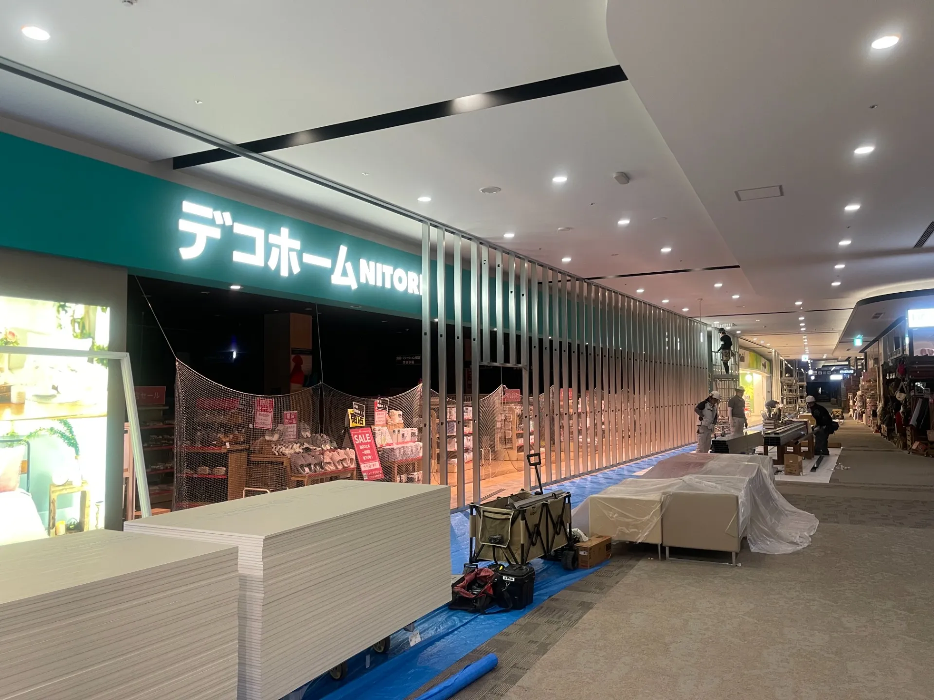 商業施設仮囲い設置工事