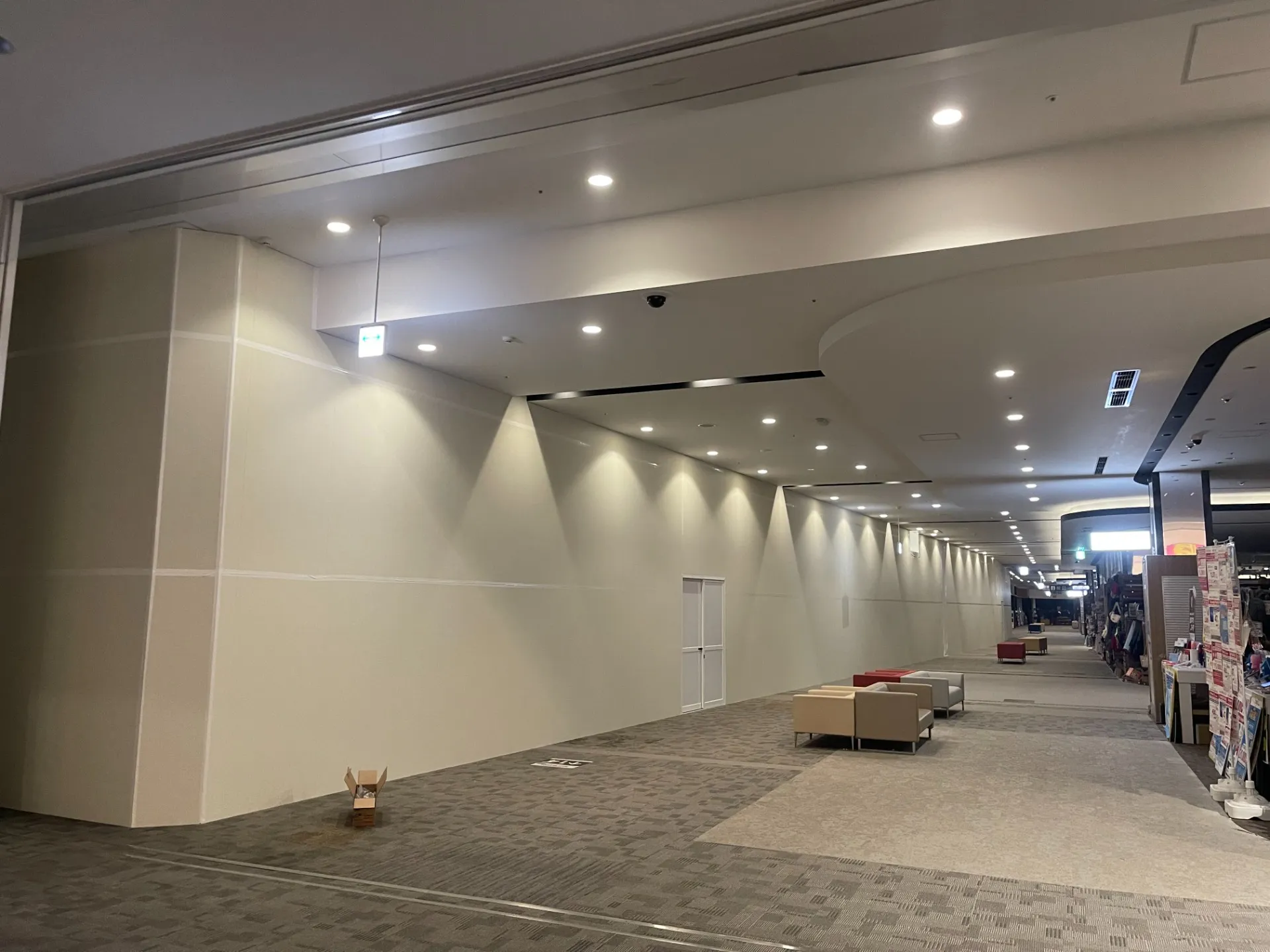 商業施設仮囲い設置工事